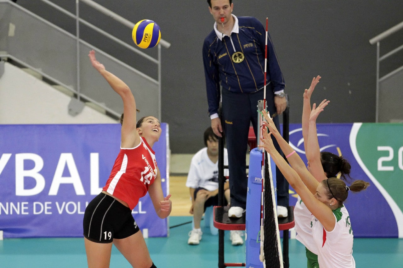 Cuál es la función del segundo árbitro en el voleibol? - Haras Dadinco